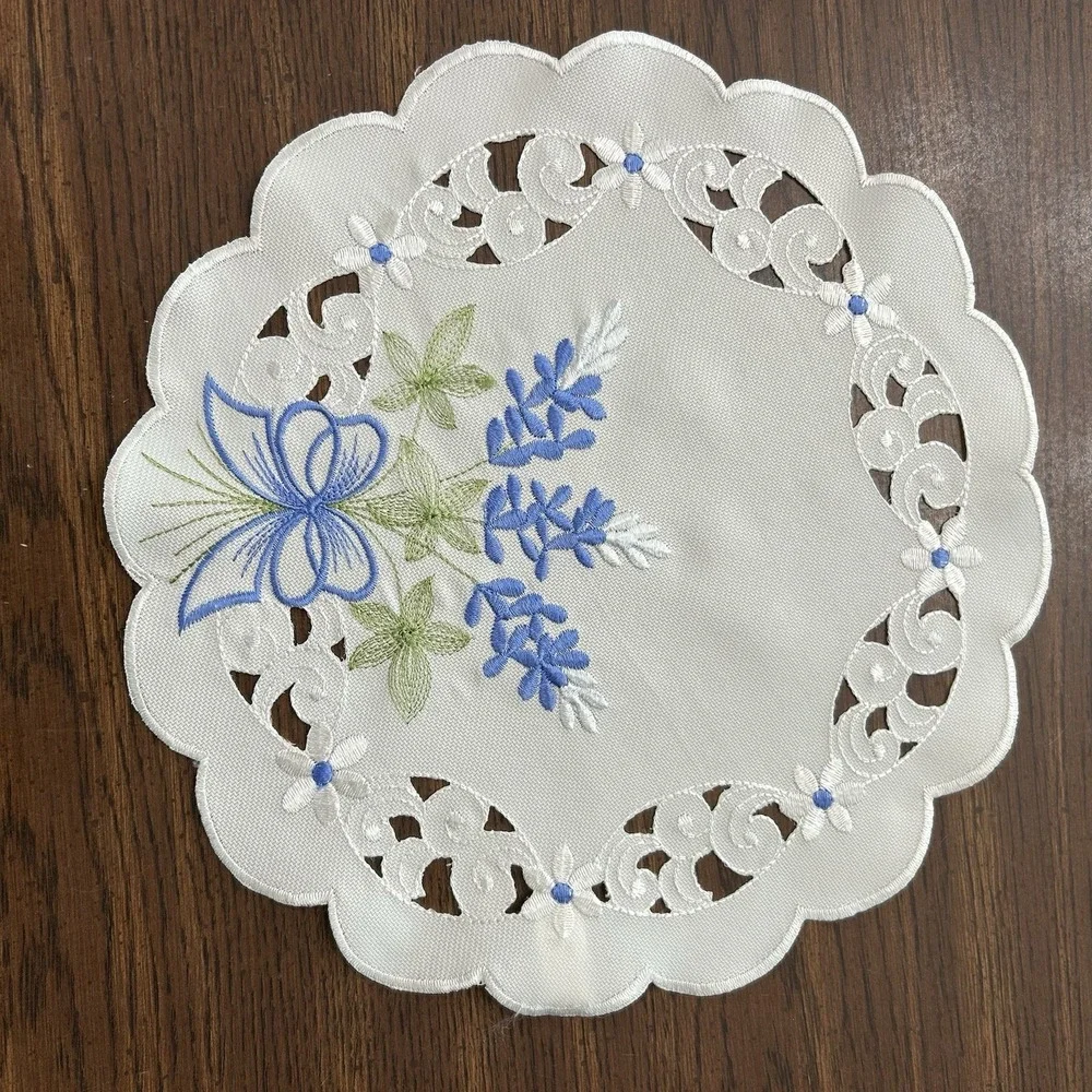 White Embroidered Floral Doily Blue‎ Green Outwork Scallop Border 11